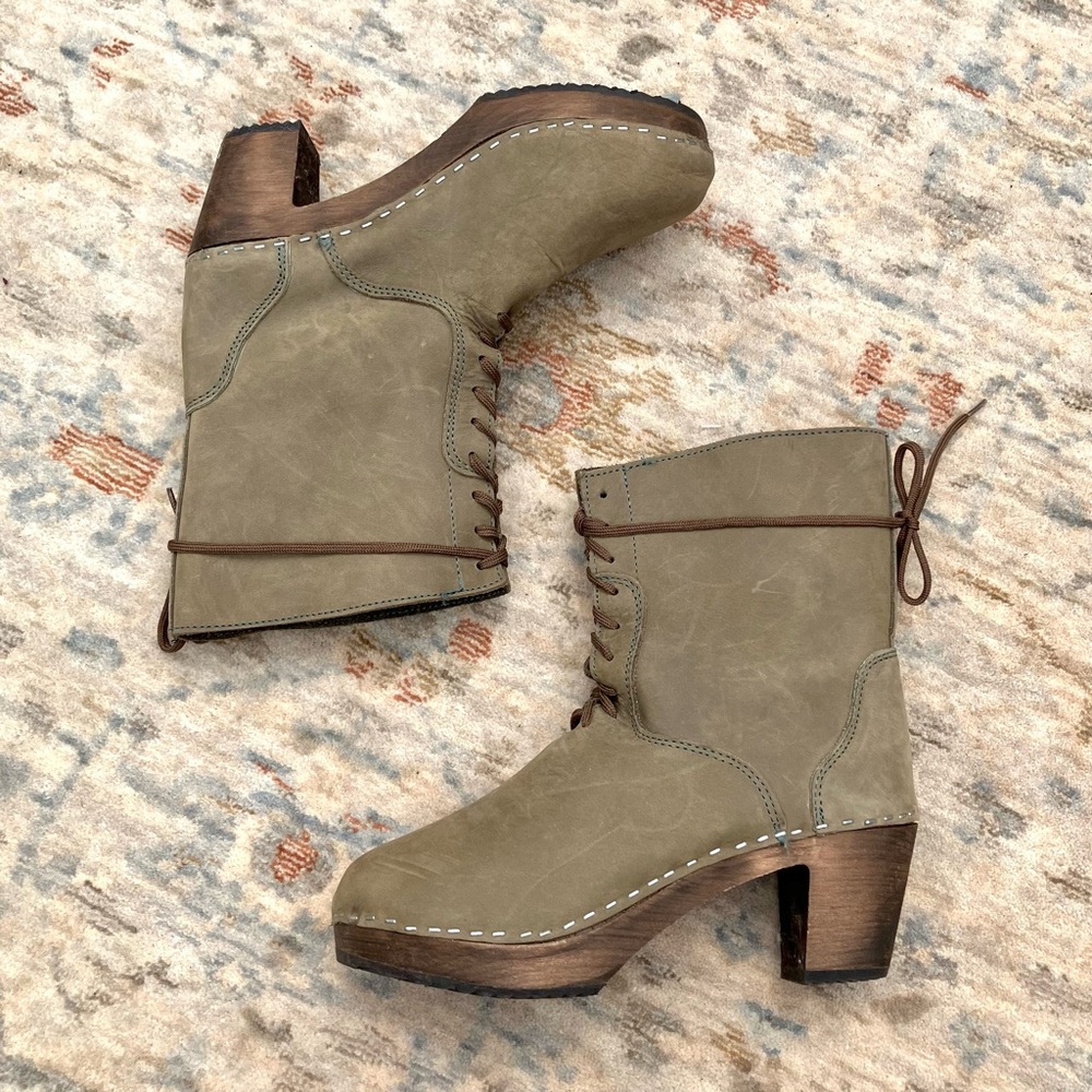 Nina Z Clog Lace Up Boots Sz 38, 8 US